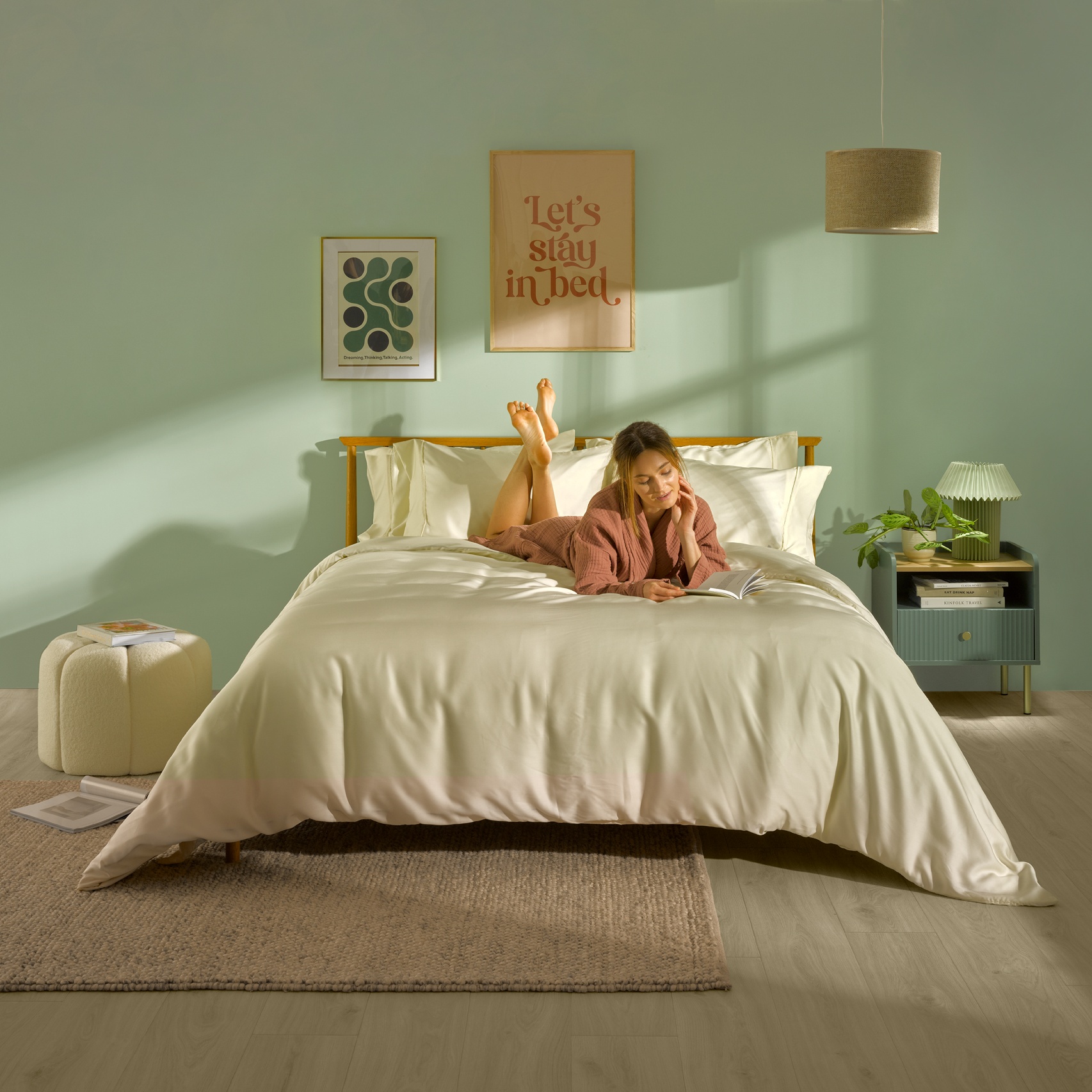 Bamboo Lyocell Bedding Set Girl readingjpg