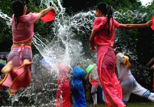 泰国传统泼水节的由来简介