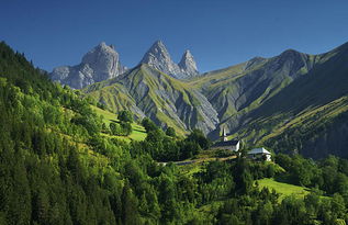 阿尔卑斯山旅游路线推荐